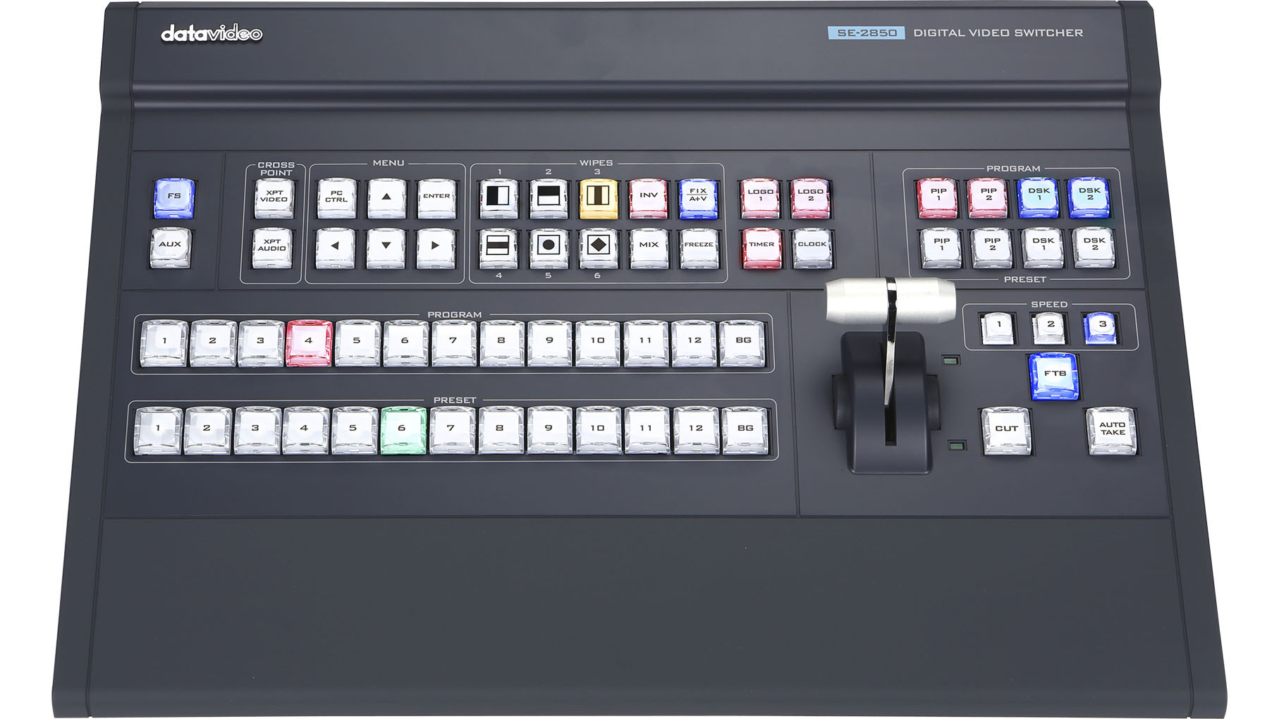 Ovládací panel Datavideo SE-2850 s volbou vstupů, tlačítky programu a náhledu a pákou T-bar