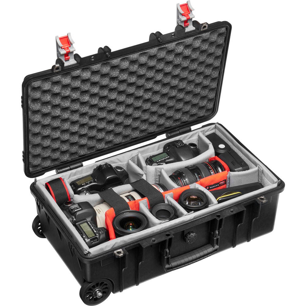 Kufr Manfrotto Tough-55 při přepravě