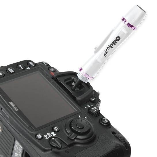 LENSPEN MicroPro limpiando el ocular de una cámara