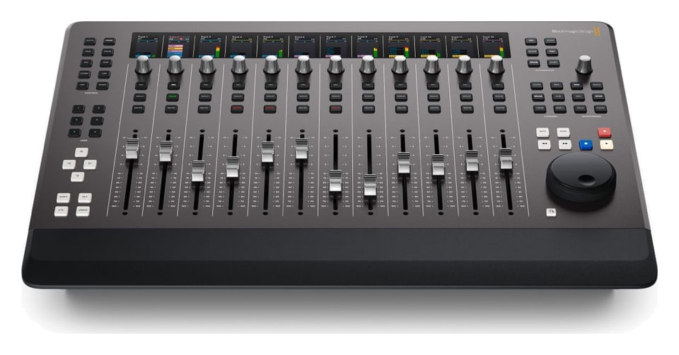Blackmagic Design Fairlight Desktop Console – Doce canales totalmente equipados