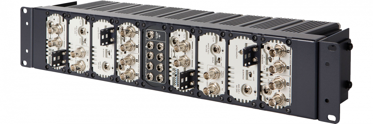 Vista trasera de un rack RMK-2 con convertidores Datavideo instalados