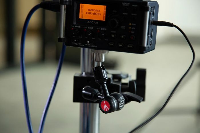 Manfrotto 244 Micro Arm při uchycení monitoru