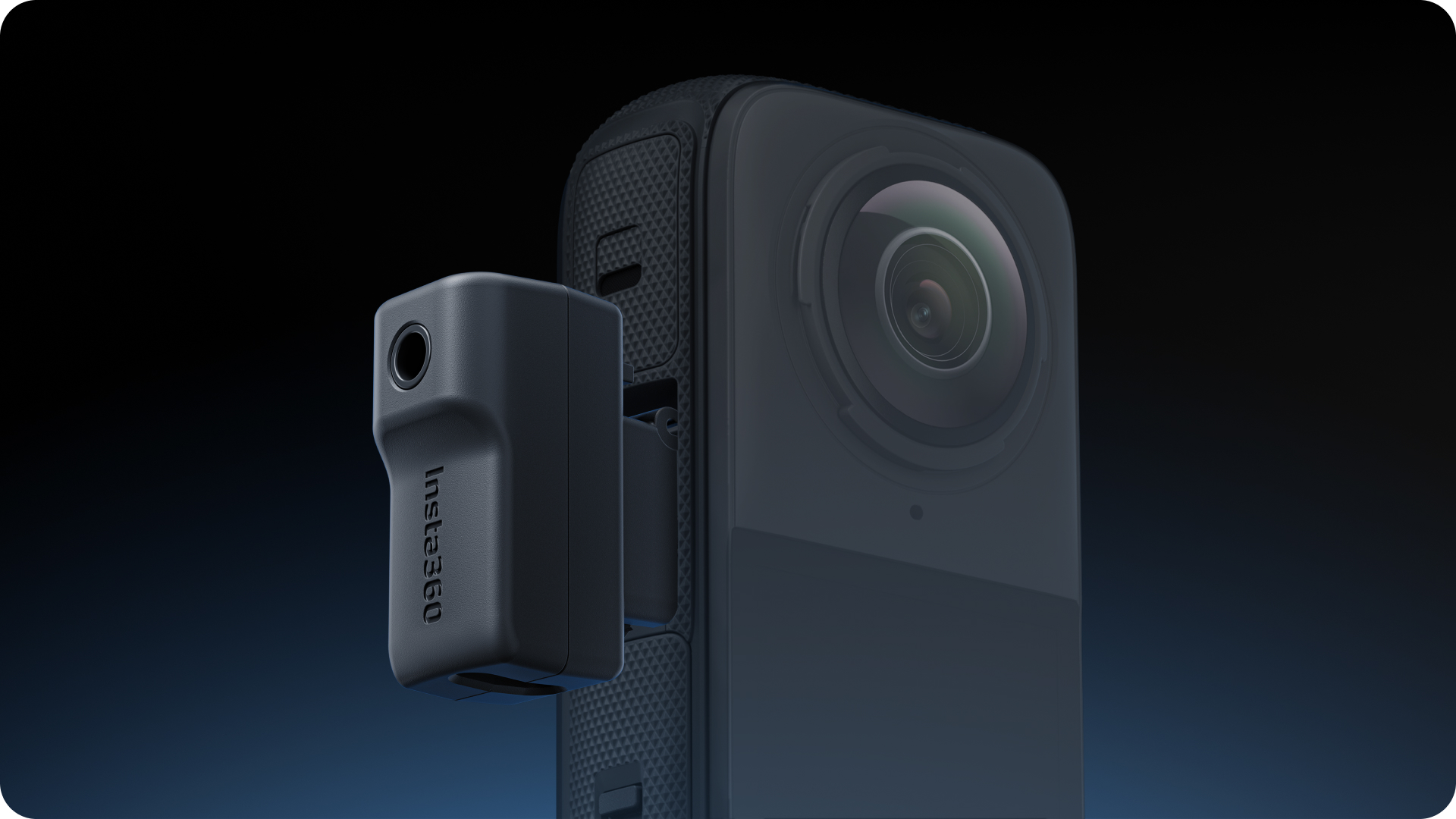 Insta360 X4 adaptador de micrófono installed on an Insta360 X4