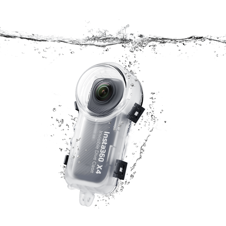 Carcasa Insta360 X4 en contacto con el agua, imagen oficial del producto