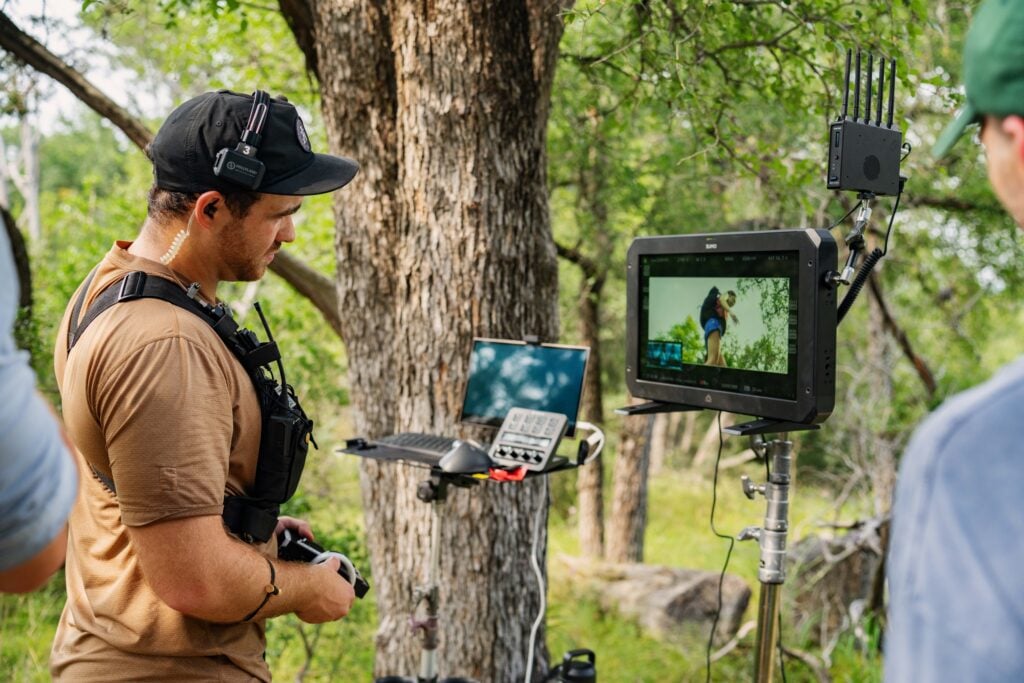Atomos Sumo 19SE en un flujo de producción en exteriores