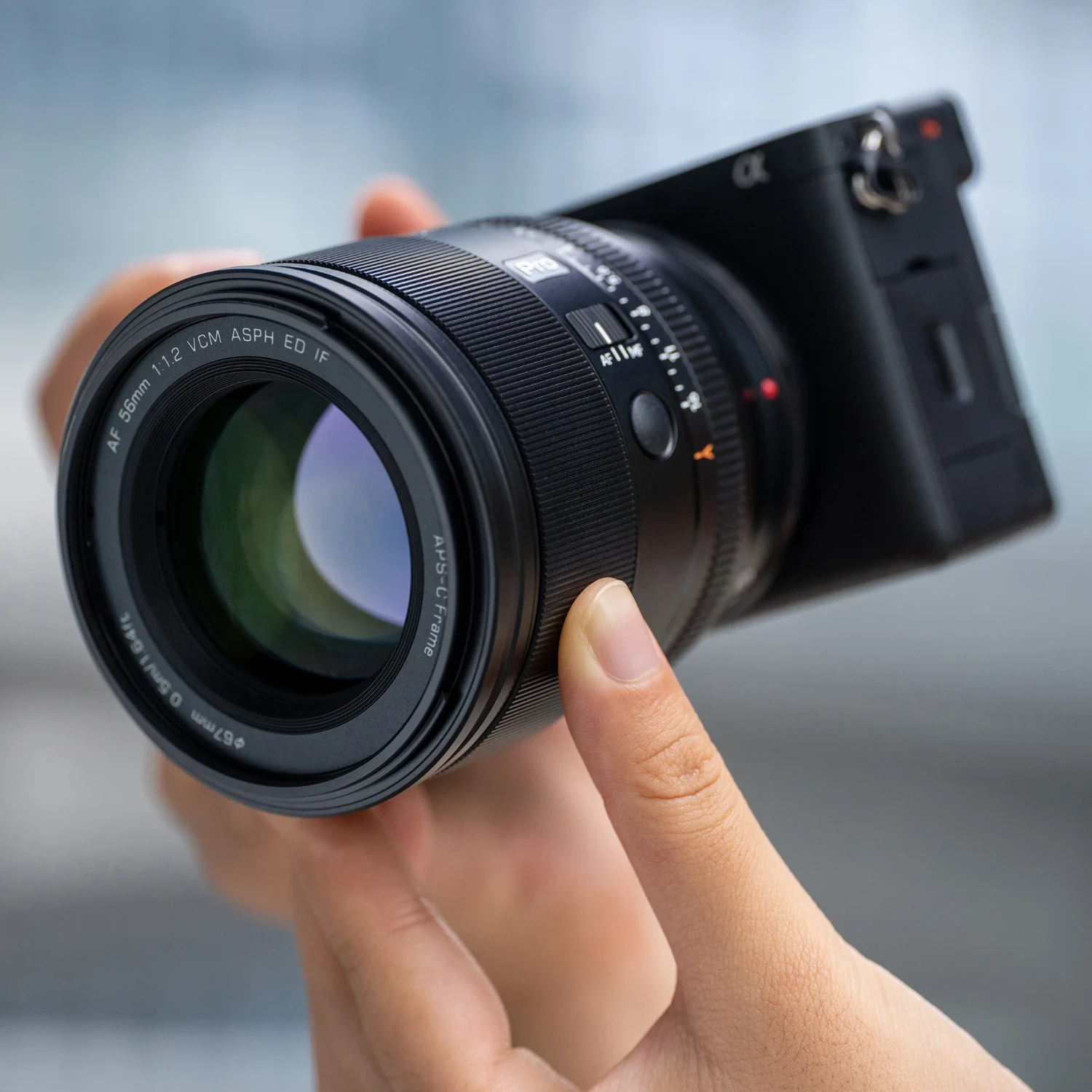 Ukázkový portrétní charakter objektivu Viltrox 56mm F1.2 Pro