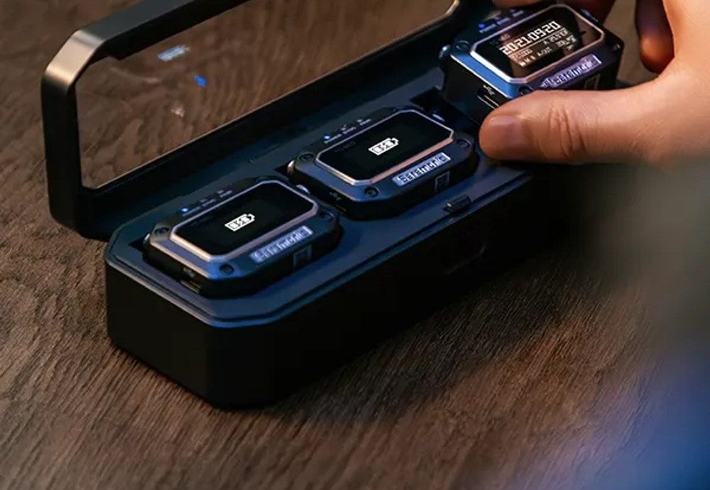 Saramonic TC-NEO Kit – Carga en el estuche