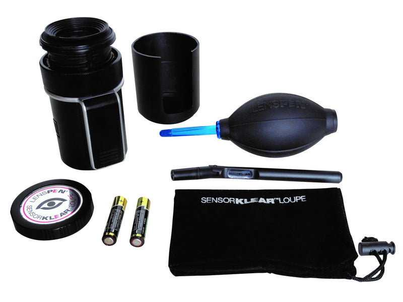 Contenido del kit LENSPEN SensorKlear Loupe Kit: lupa, lápiz, soplador, pilas y bolsa
