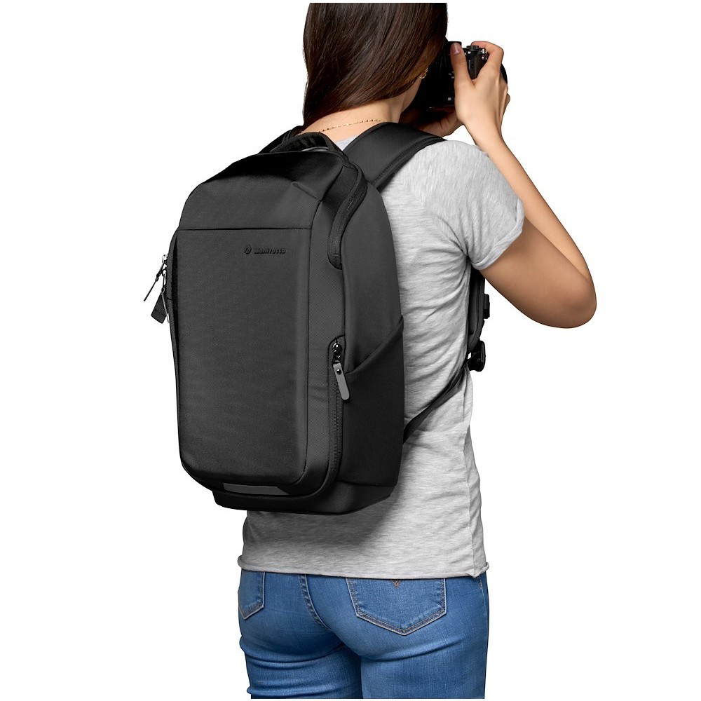 Manfrotto Advanced Compact Backpack III při fotografování