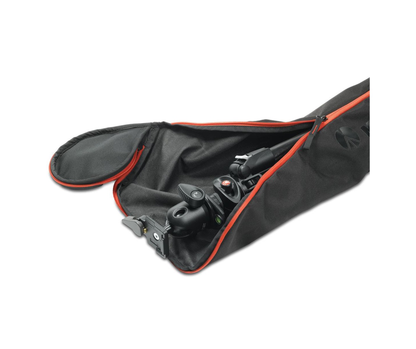 Interior de la Manfrotto MBAG80N con trípode y cabezal
