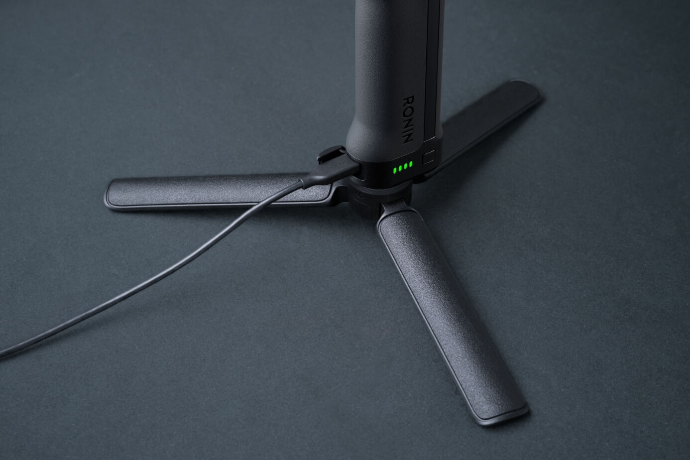 DJI RS 5 – Carga completa en 1 hora
