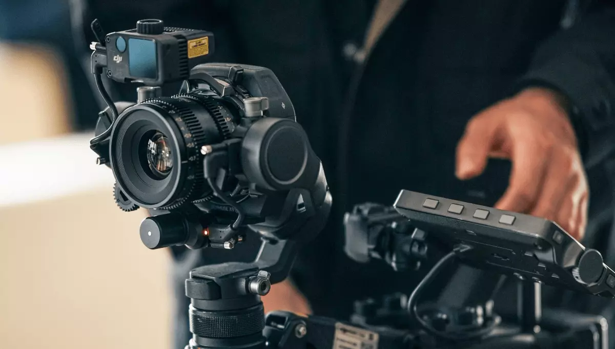 Thypoch Simera-C 16 mm T1.9 Sony E