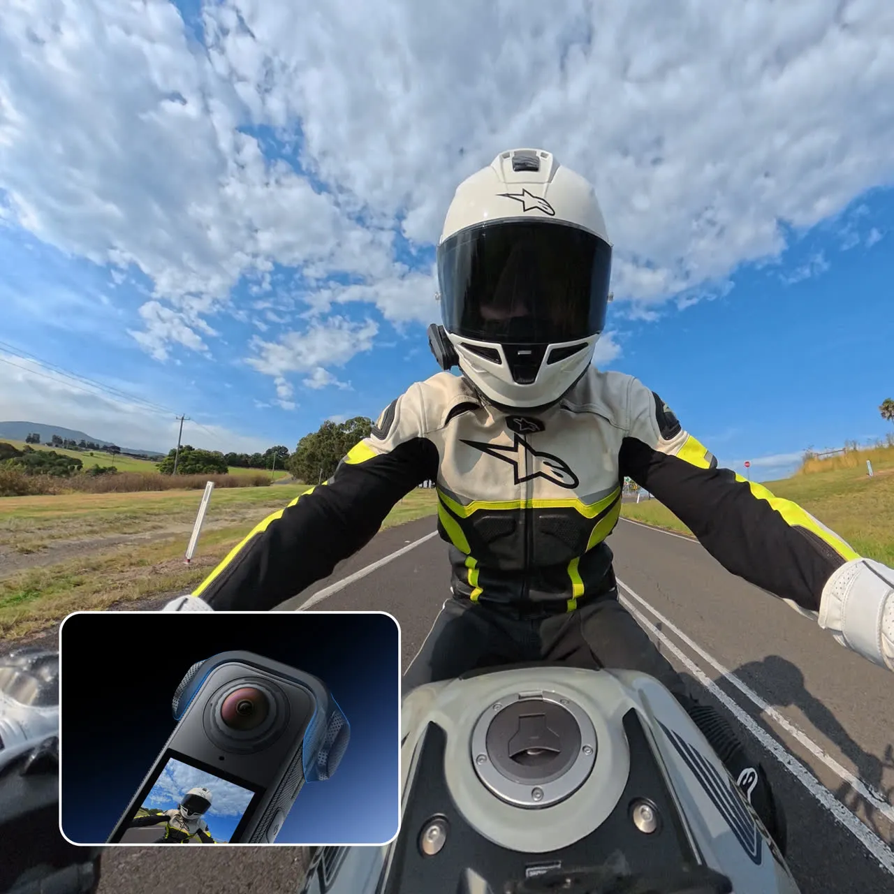 Foto oficial de Insta360 de la X4 Air durante un recorrido en moto