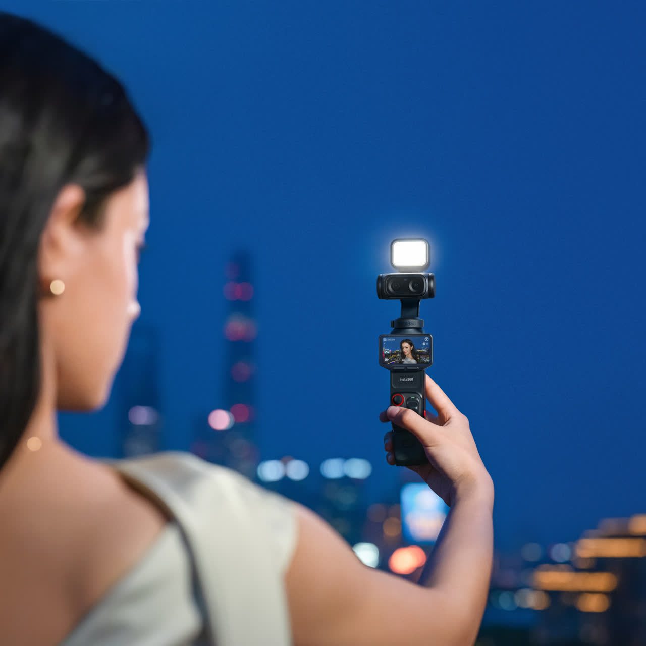 Mini Fill Light en uso con Insta360 Luna Ultra