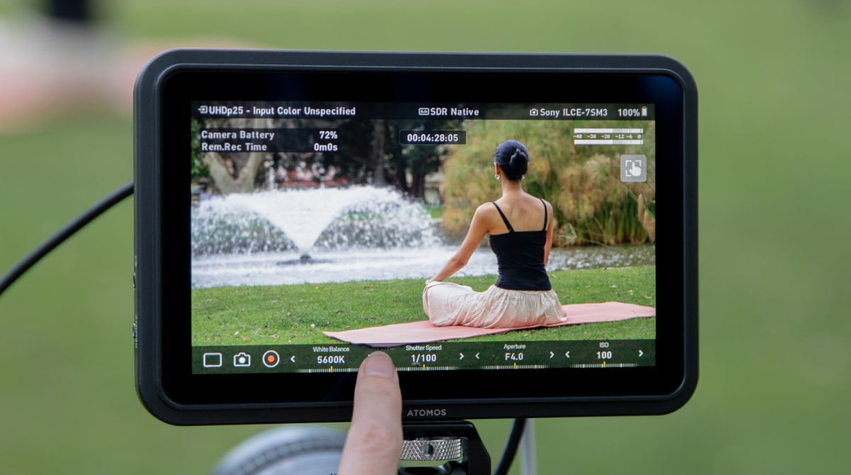 Control táctil de una cámara compatible con Atomos Shinobi 7 II