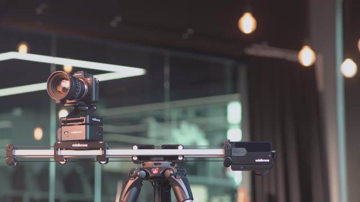 El Motor Module se conecta de forma inalámbrica a los cabezales edelkrone