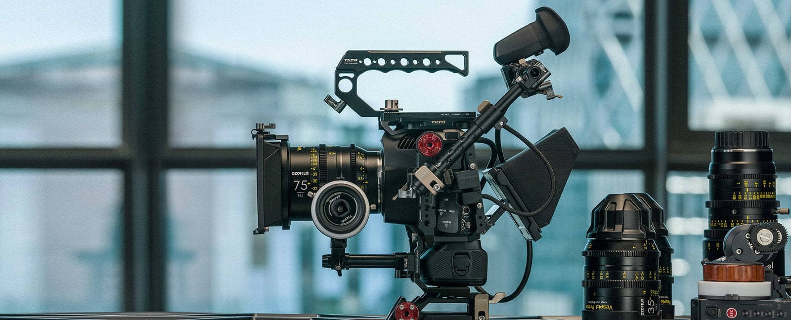El Tilta Advanced Kit TA-T11-A-B es el conjunto más completo para la Blackmagic Pocket Cinema Camera 6K Pro y 6K G2
