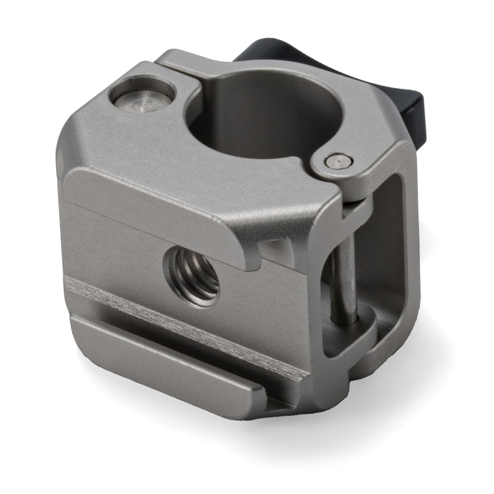 Abrazadera para varilla de 15 mm con tornillo basculante