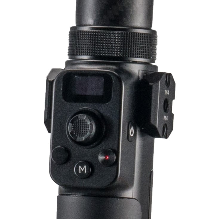 La empuñadura derecha controla el gimbal y la cámara