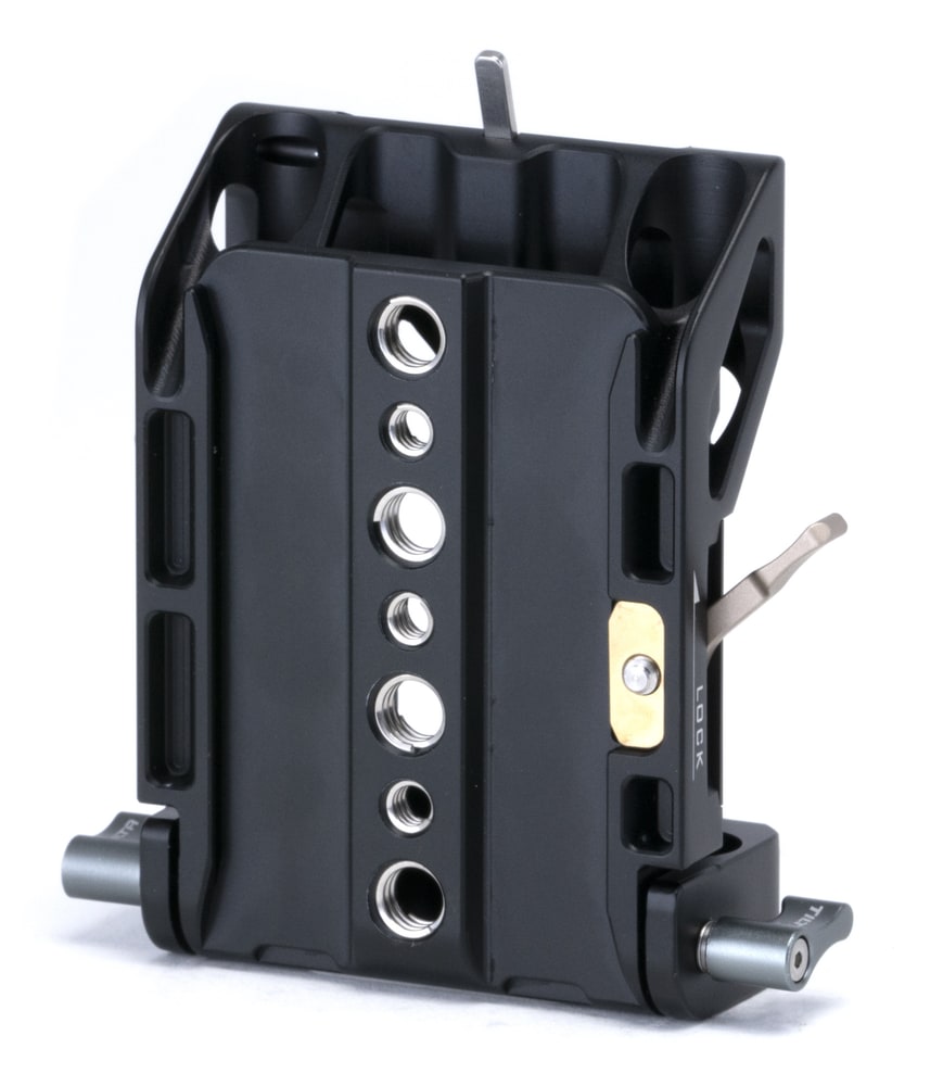 Debajo, placa dovetail y roscas 1/4″-20 y 3/8″-16