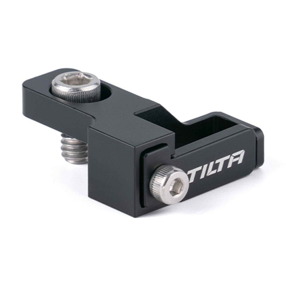 El cable HDMI lo sujeta la jaula, no el conector
