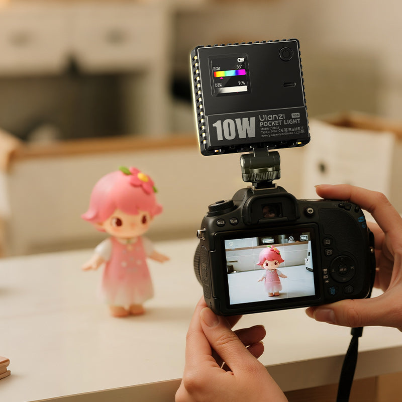 Ulanzi C01RGB 10W Pocket light – Na studené patce fotoaparátu