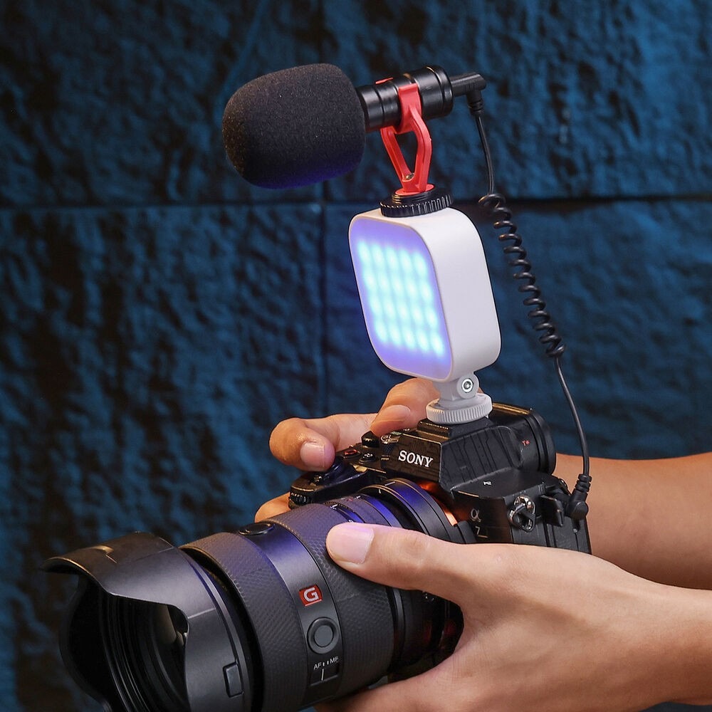 Ulanzi U60 RGB Pocket Light (White) – Na kameru s mikrofonem